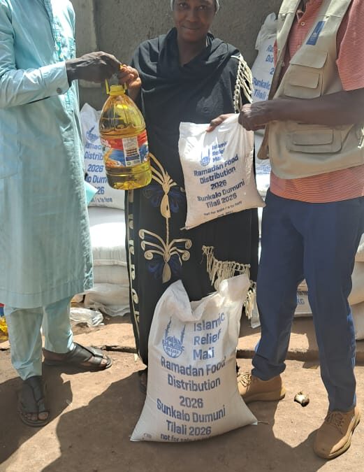 30 kits alimentaires remis à des personnes démunies à Baco Djicoroni Village